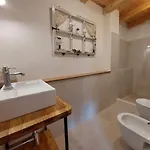 Stone House Sprtini- In The Old Village Center 度假居 *