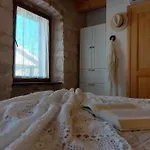 度假居 Stone House Sprtini- In The Old Village Center *