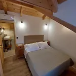 Stone House Sprtini- In The Old Village Center 度假居 Ložišće