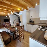 度假居 Stone House Sprtini- In The Old Village Center *