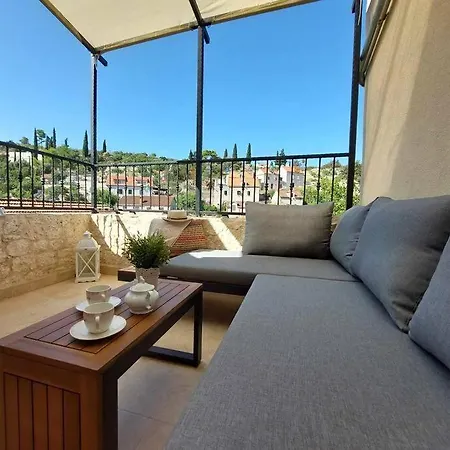 بيت للعطل Stone House Sprtini Ložišće