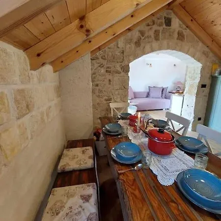 بيت للعطل Stone House Sprtini