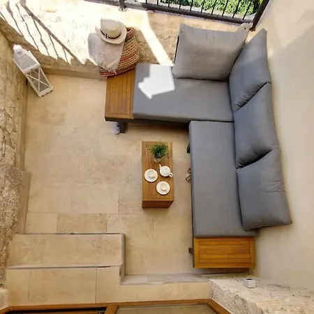 Stone House Sprtini بيت للعطل *