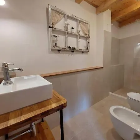 Stone House Sprtini بيت للعطل *
