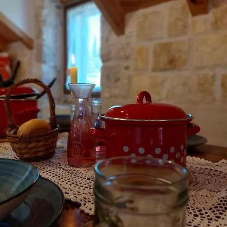 Stone House Sprtini- In The Old Village Center Ložišće