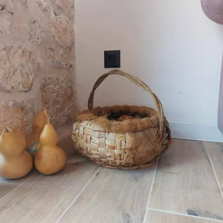 Stone House Sprtini بيت للعطل *