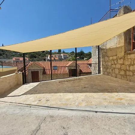 Stone House Sprtini * Ložišće