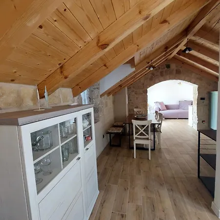 Stone House Sprtini * Ložišće