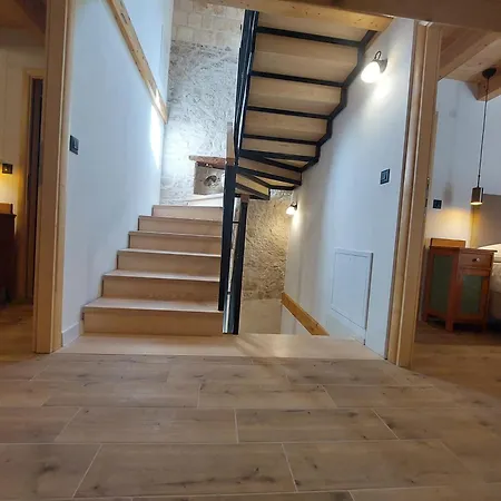 Stone House Sprtini بيت للعطل Ložišće