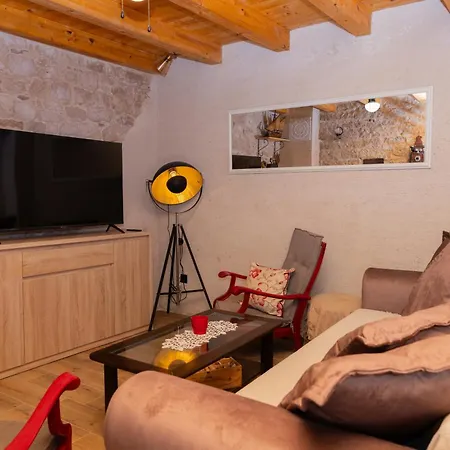 Stone House Sprtini-brac Lozisce