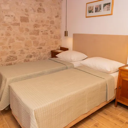 Stone House Sprtini-brac Feriehus Ložišće