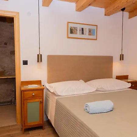 Stone House Sprtini-brac Будинок відпочинку *