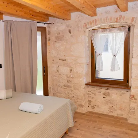 Будинок відпочинку Stone House Sprtini-brac *