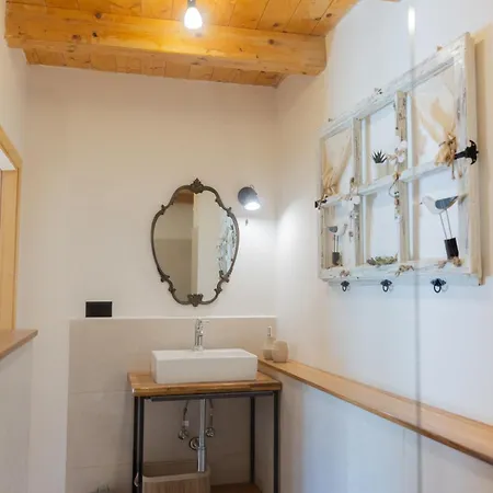 Feriehus Stone House Sprtini-brac Ložišće
