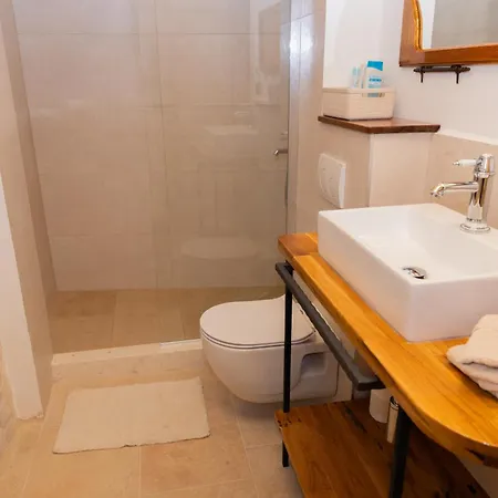 Stone House Sprtini-brac * Ložišće