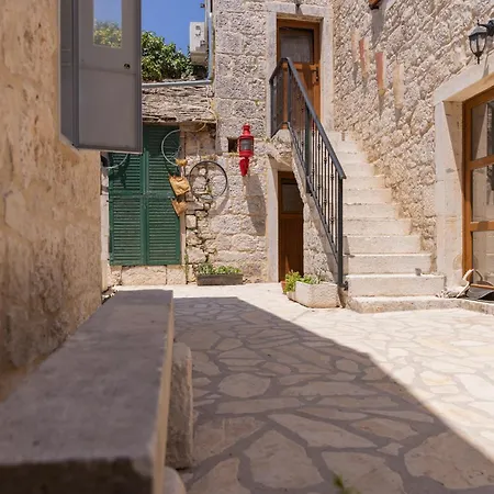 Stone House Sprtini-brac Будинок відпочинку Lozisce